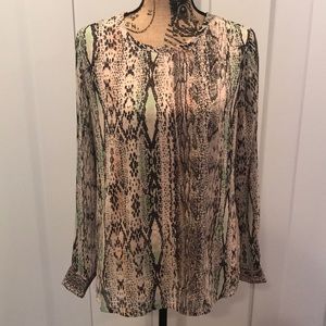 Cute blouse in black, pale pink, and sage